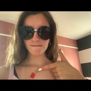 Meet your Posher, Olivia